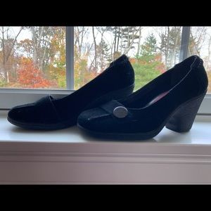 AEROSOLES Smoothie Slip-On Black Suede Heel